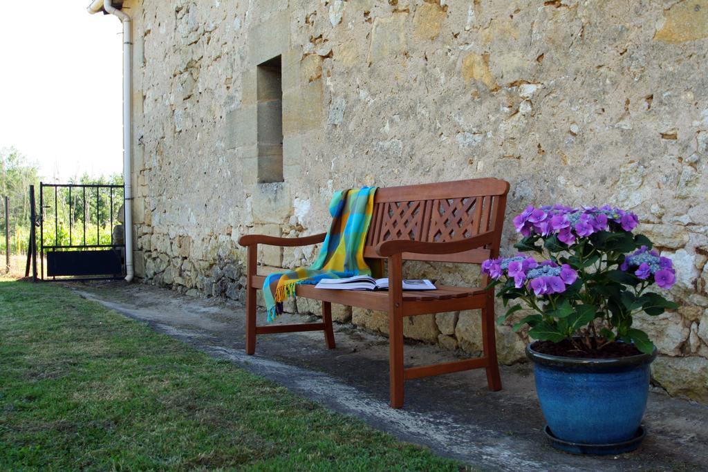 Bleu Raisin Bed & Breakfast Les Salles-de-Castillon Exterior foto